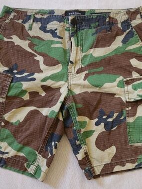 PacSun Men's Woodland Camo Ripstop Cargo Shorts Size 33 Straight Fit 100% Cotton